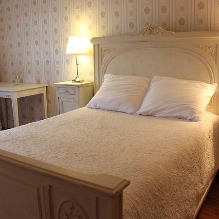 โฮเต็ล เรสเทอรองต์ เดอ ลา โปรวิดองซ์ Hotel Egliseneuve-d'Entraigues ภายนอก รูปภาพ