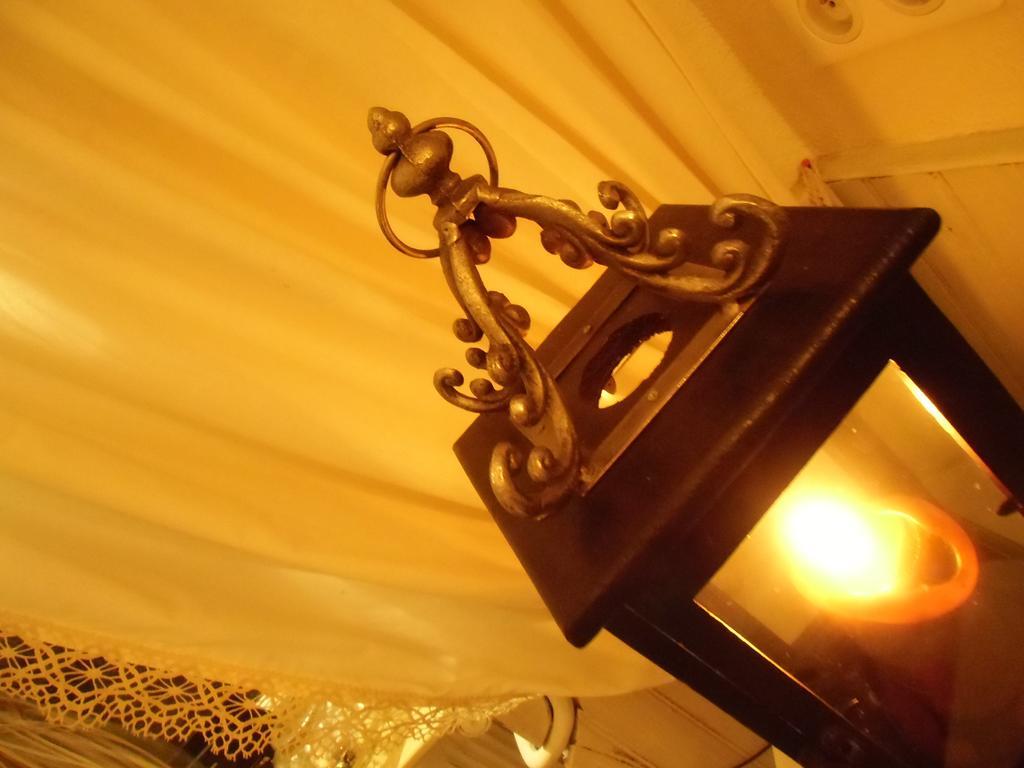 โฮเต็ล เรสเทอรองต์ เดอ ลา โปรวิดองซ์ Hotel Egliseneuve-d'Entraigues ภายนอก รูปภาพ