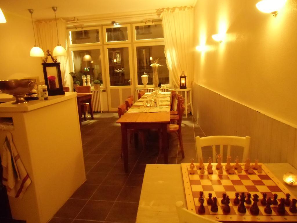 โฮเต็ล เรสเทอรองต์ เดอ ลา โปรวิดองซ์ Hotel Egliseneuve-d'Entraigues ภายนอก รูปภาพ
