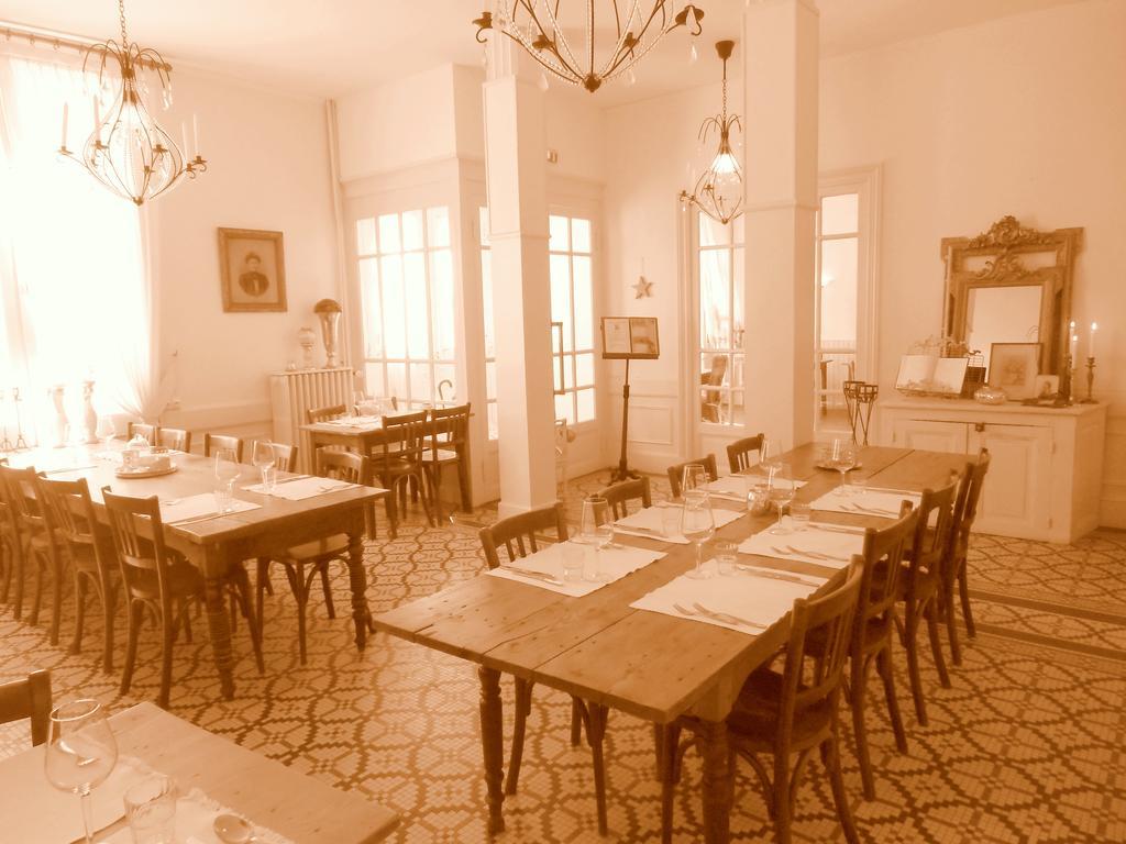 โฮเต็ล เรสเทอรองต์ เดอ ลา โปรวิดองซ์ Hotel Egliseneuve-d'Entraigues ภายนอก รูปภาพ
