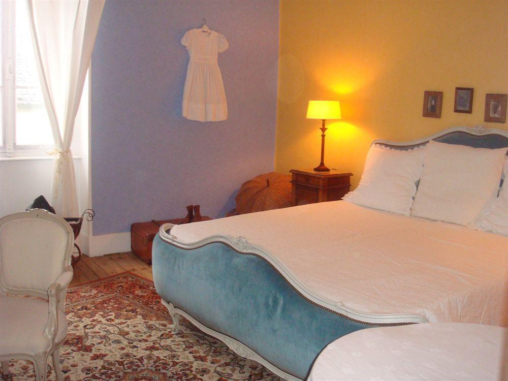 โฮเต็ล เรสเทอรองต์ เดอ ลา โปรวิดองซ์ Hotel Egliseneuve-d'Entraigues ภายนอก รูปภาพ