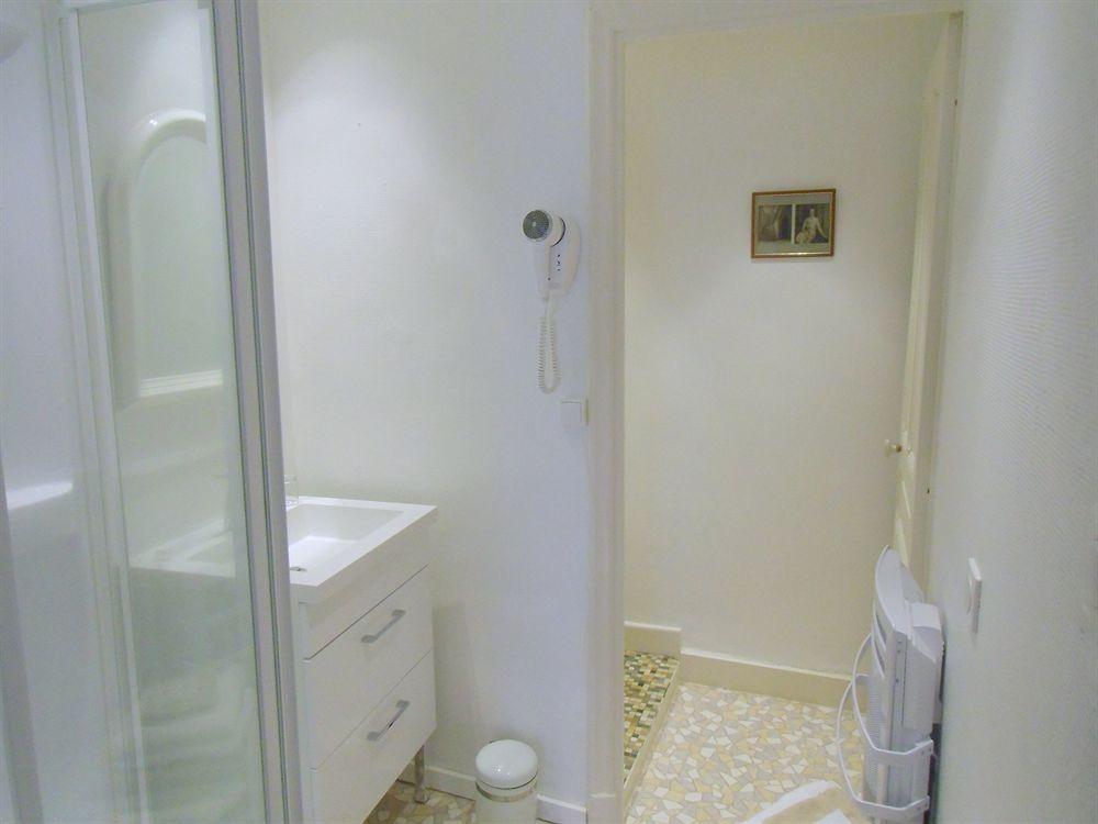 โฮเต็ล เรสเทอรองต์ เดอ ลา โปรวิดองซ์ Hotel Egliseneuve-d'Entraigues ภายนอก รูปภาพ