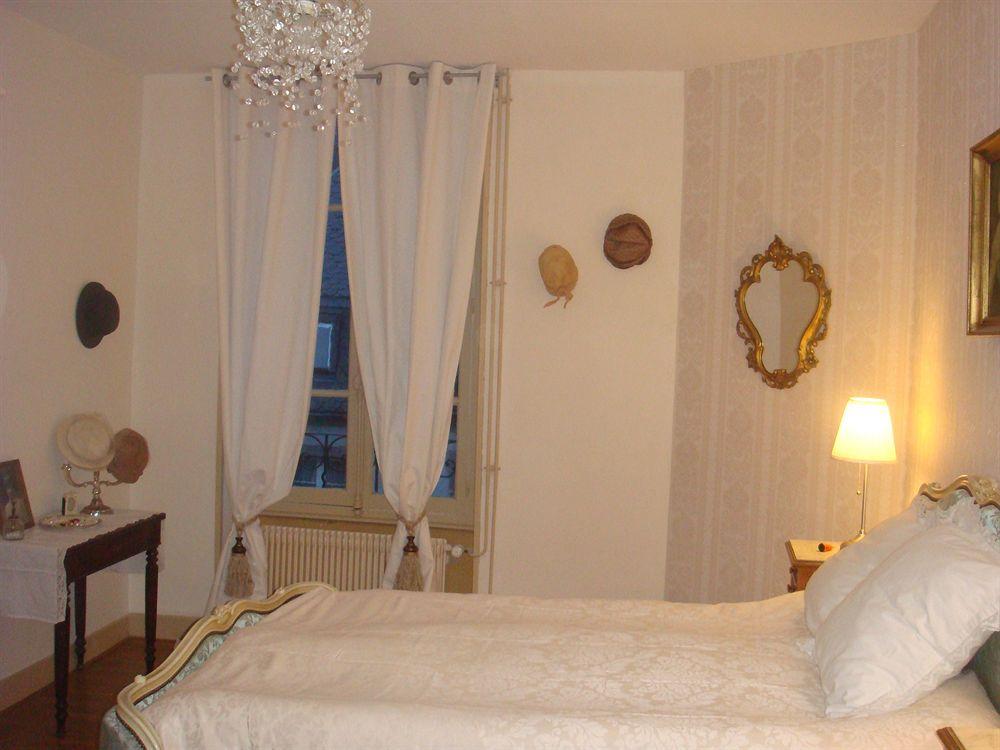 โฮเต็ล เรสเทอรองต์ เดอ ลา โปรวิดองซ์ Hotel Egliseneuve-d'Entraigues ภายนอก รูปภาพ