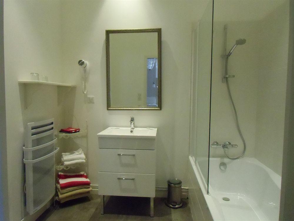 โฮเต็ล เรสเทอรองต์ เดอ ลา โปรวิดองซ์ Hotel Egliseneuve-d'Entraigues ภายนอก รูปภาพ