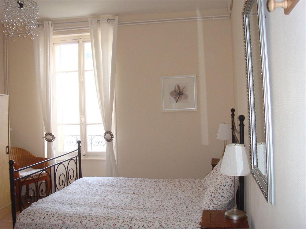 โฮเต็ล เรสเทอรองต์ เดอ ลา โปรวิดองซ์ Hotel Egliseneuve-d'Entraigues ภายนอก รูปภาพ