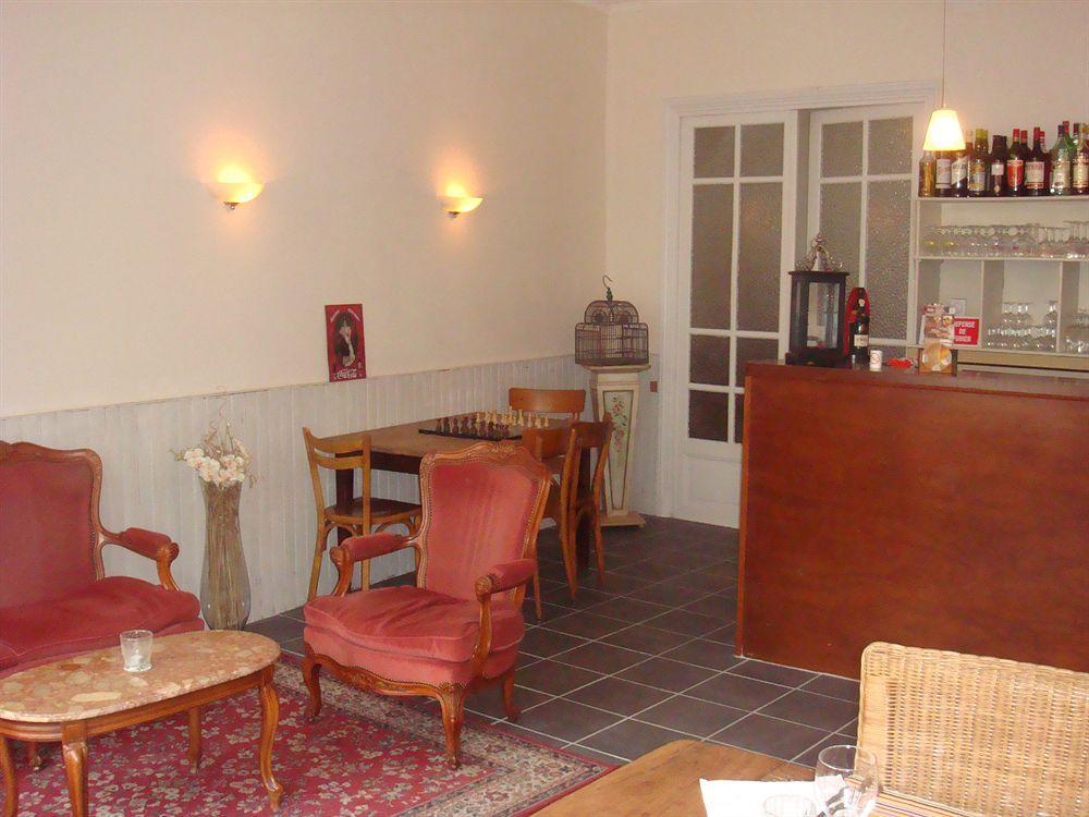 โฮเต็ล เรสเทอรองต์ เดอ ลา โปรวิดองซ์ Hotel Egliseneuve-d'Entraigues ภายนอก รูปภาพ