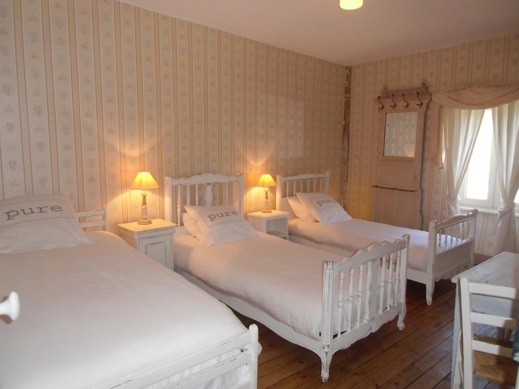 โฮเต็ล เรสเทอรองต์ เดอ ลา โปรวิดองซ์ Hotel Egliseneuve-d'Entraigues ภายนอก รูปภาพ