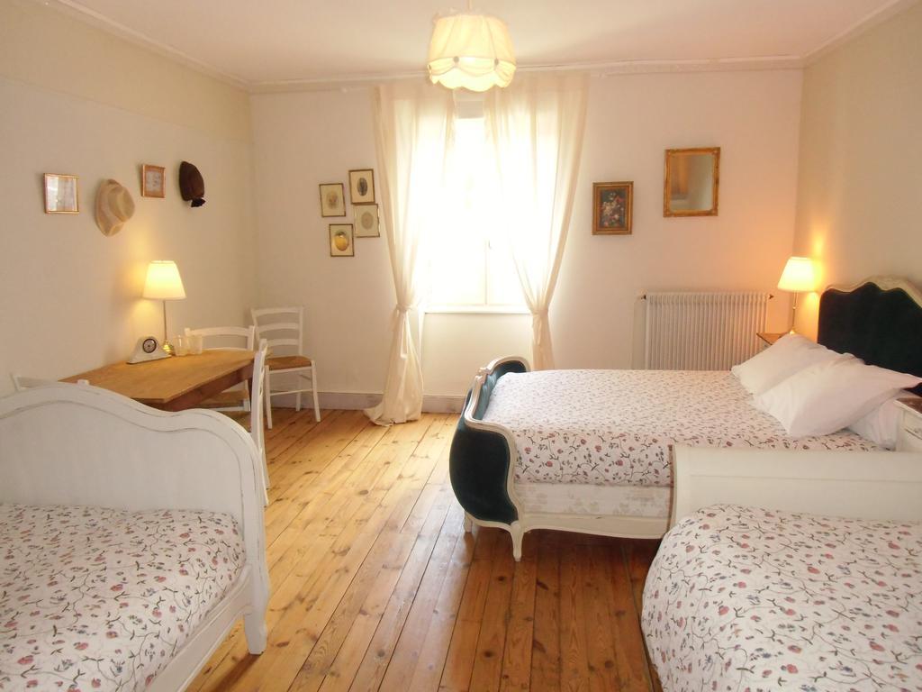 โฮเต็ล เรสเทอรองต์ เดอ ลา โปรวิดองซ์ Hotel Egliseneuve-d'Entraigues ภายนอก รูปภาพ