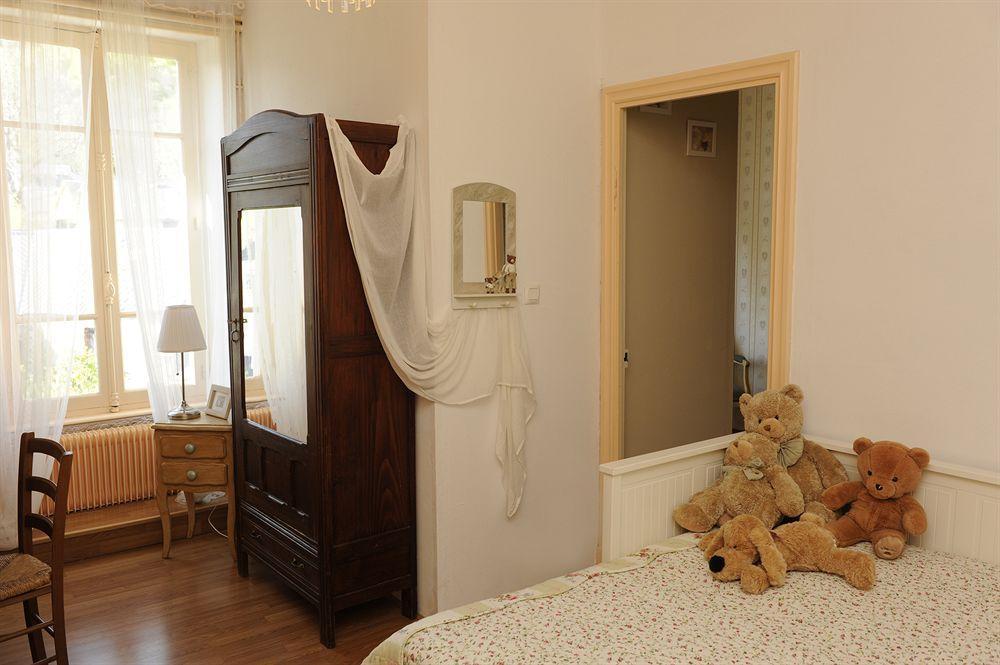 โฮเต็ล เรสเทอรองต์ เดอ ลา โปรวิดองซ์ Hotel Egliseneuve-d'Entraigues ภายนอก รูปภาพ