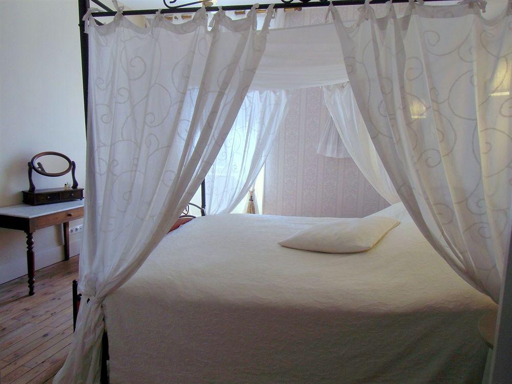 โฮเต็ล เรสเทอรองต์ เดอ ลา โปรวิดองซ์ Hotel Egliseneuve-d'Entraigues ภายนอก รูปภาพ