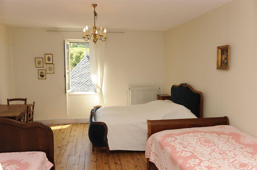 โฮเต็ล เรสเทอรองต์ เดอ ลา โปรวิดองซ์ Hotel Egliseneuve-d'Entraigues ภายนอก รูปภาพ