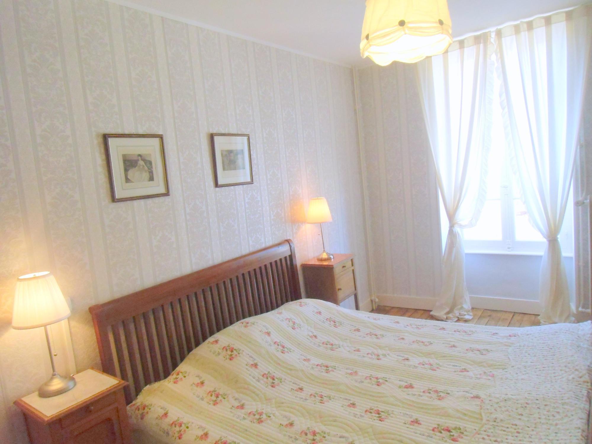 โฮเต็ล เรสเทอรองต์ เดอ ลา โปรวิดองซ์ Hotel Egliseneuve-d'Entraigues ภายนอก รูปภาพ