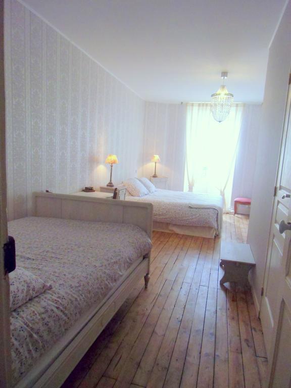 โฮเต็ล เรสเทอรองต์ เดอ ลา โปรวิดองซ์ Hotel Egliseneuve-d'Entraigues ภายนอก รูปภาพ