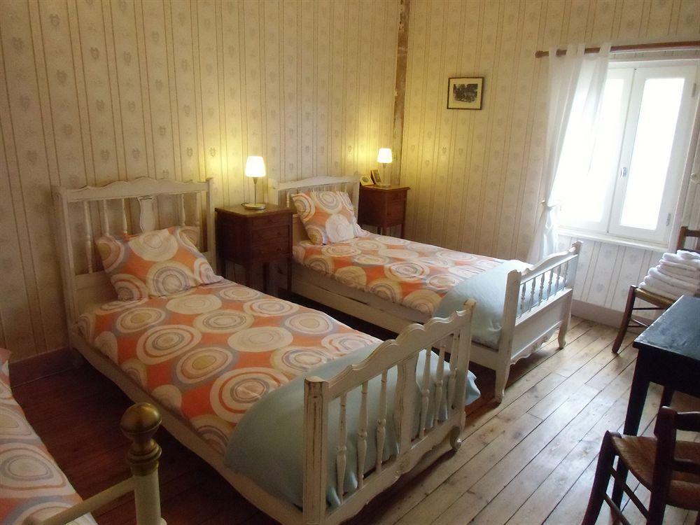 โฮเต็ล เรสเทอรองต์ เดอ ลา โปรวิดองซ์ Hotel Egliseneuve-d'Entraigues ภายนอก รูปภาพ
