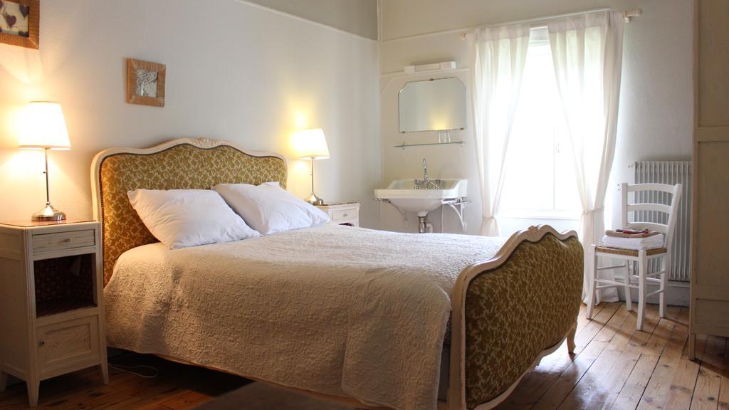 โฮเต็ล เรสเทอรองต์ เดอ ลา โปรวิดองซ์ Hotel Egliseneuve-d'Entraigues ภายนอก รูปภาพ