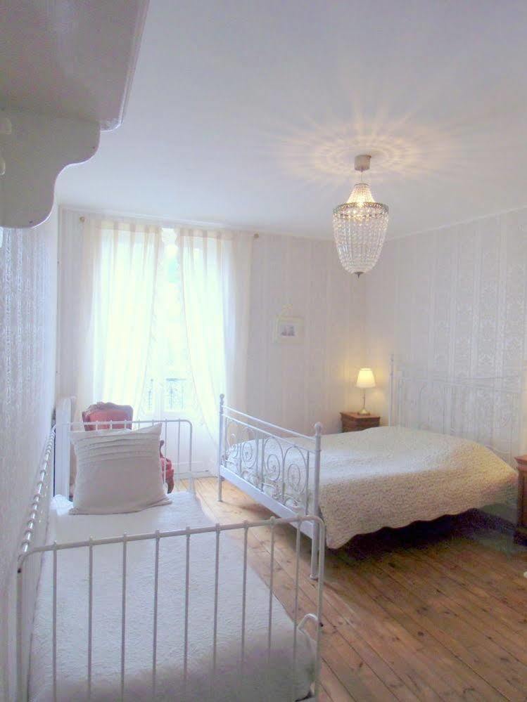 โฮเต็ล เรสเทอรองต์ เดอ ลา โปรวิดองซ์ Hotel Egliseneuve-d'Entraigues ภายนอก รูปภาพ