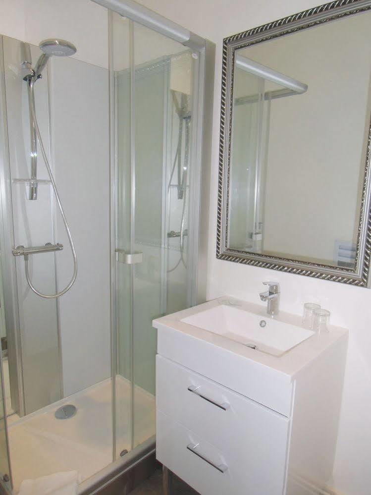 โฮเต็ล เรสเทอรองต์ เดอ ลา โปรวิดองซ์ Hotel Egliseneuve-d'Entraigues ภายนอก รูปภาพ