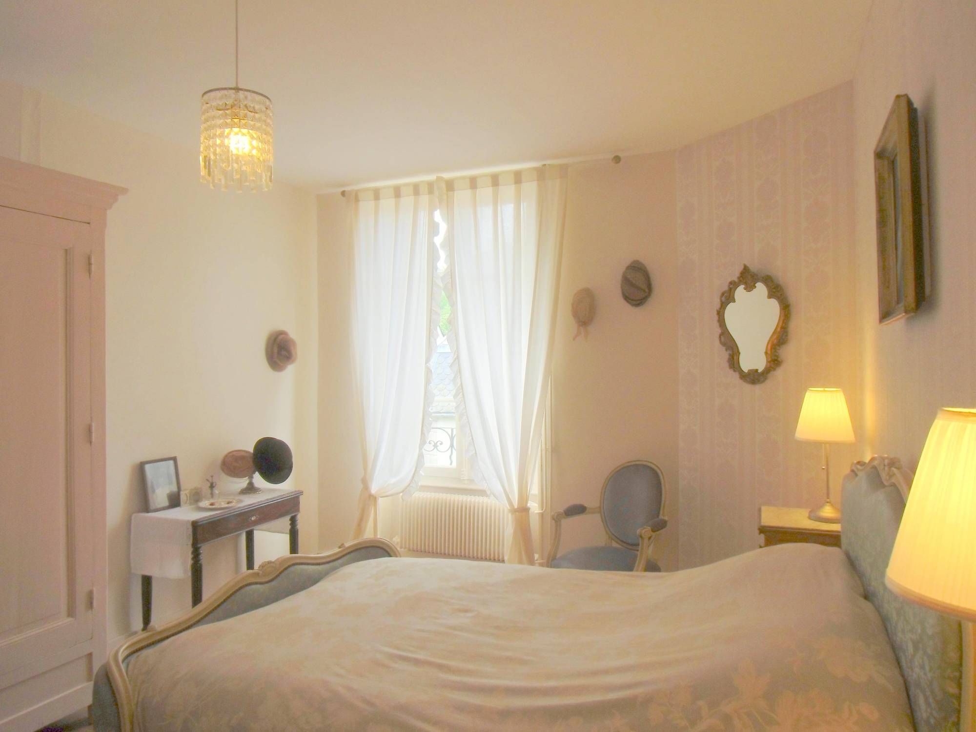 โฮเต็ล เรสเทอรองต์ เดอ ลา โปรวิดองซ์ Hotel Egliseneuve-d'Entraigues ภายนอก รูปภาพ