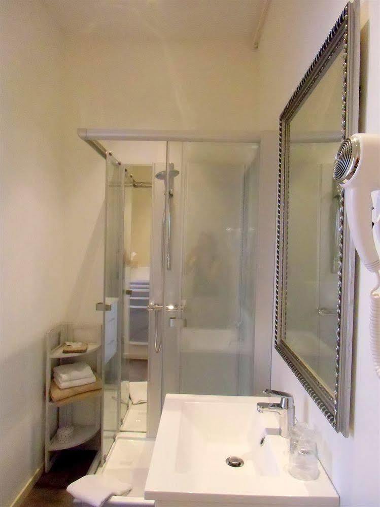 โฮเต็ล เรสเทอรองต์ เดอ ลา โปรวิดองซ์ Hotel Egliseneuve-d'Entraigues ภายนอก รูปภาพ
