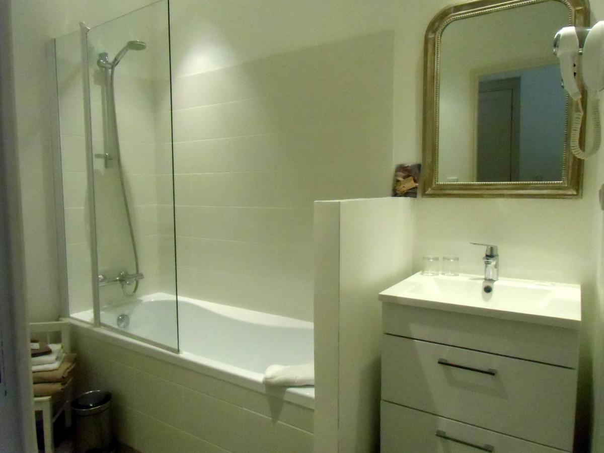 โฮเต็ล เรสเทอรองต์ เดอ ลา โปรวิดองซ์ Hotel Egliseneuve-d'Entraigues ภายนอก รูปภาพ